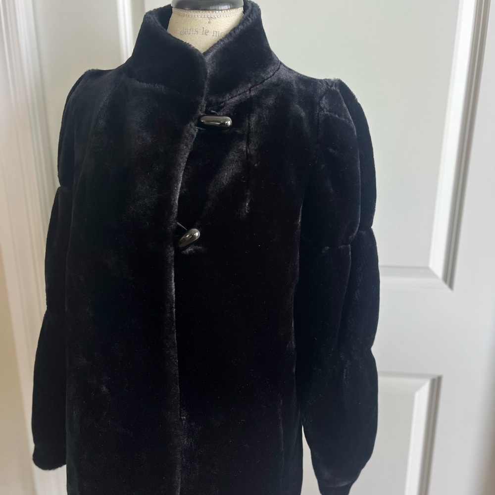 EUC vintage Borgessa Casper black faux fur toggle puff sleeve coat. Medium